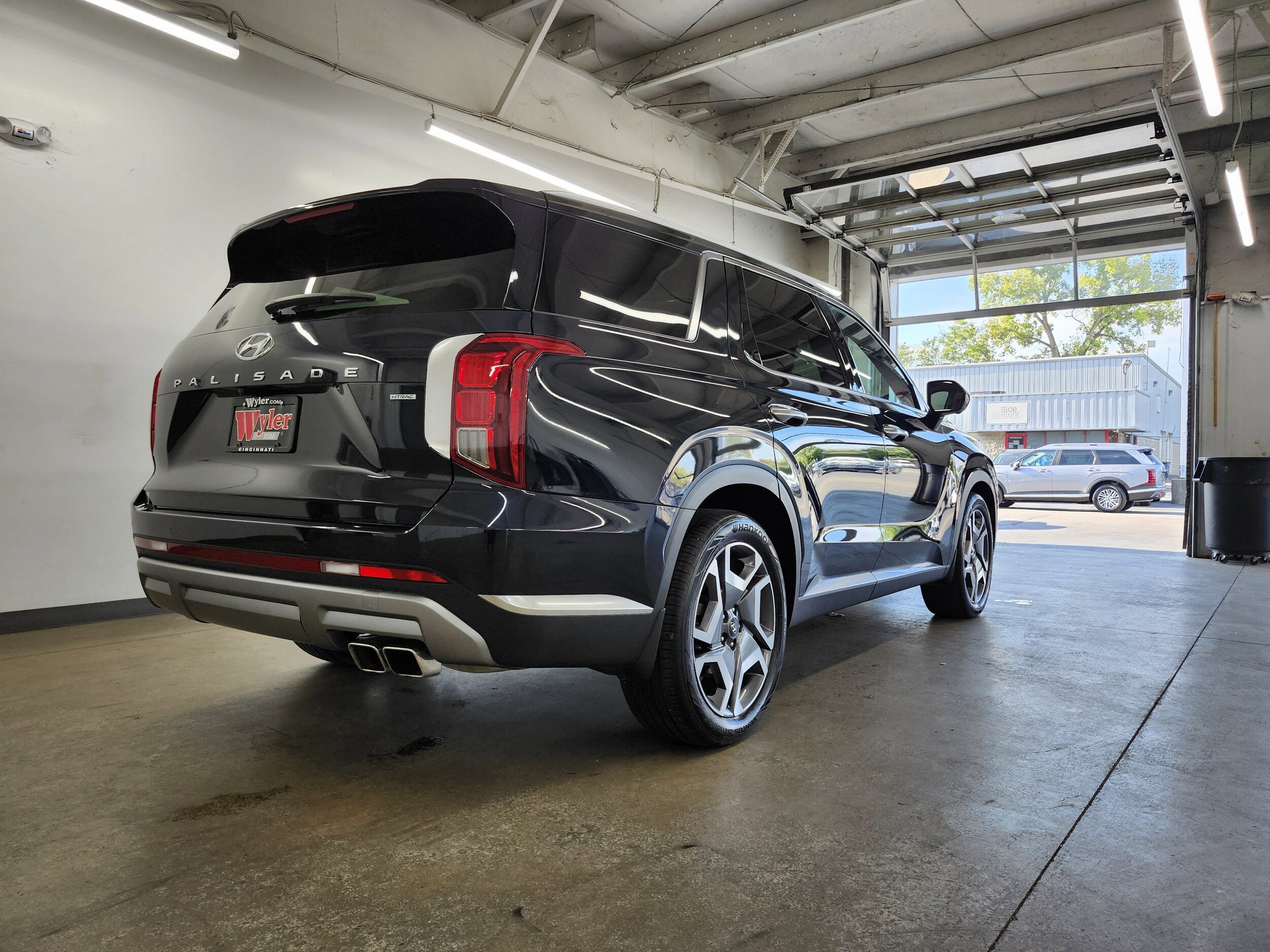 2023 Hyundai Palisade Limited photo 2