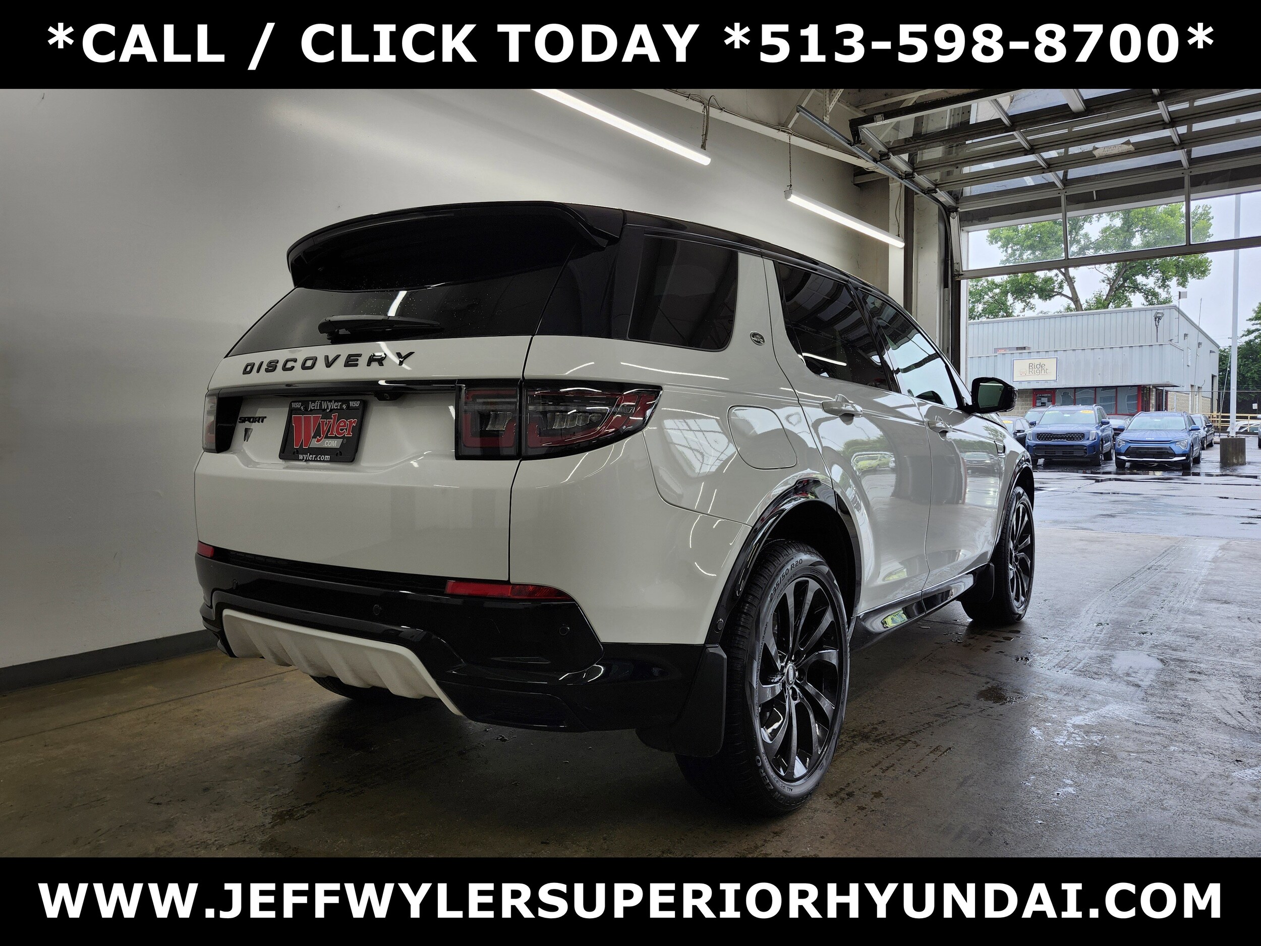 2024 Land Rover Discovery Sport Dynamic SE photo 3