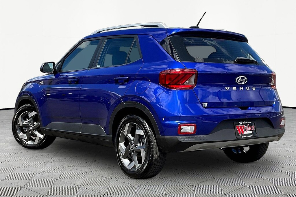 Used 2025 Hyundai Venue SEL SUV