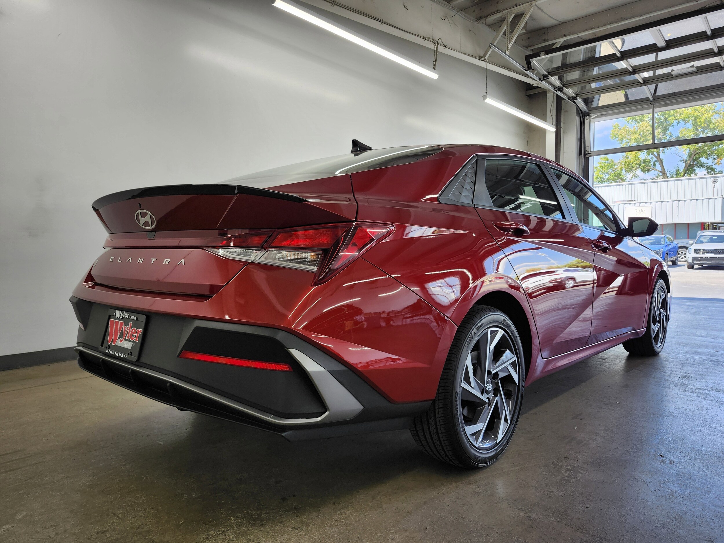 2025 Hyundai Elantra SEL Sport photo 3