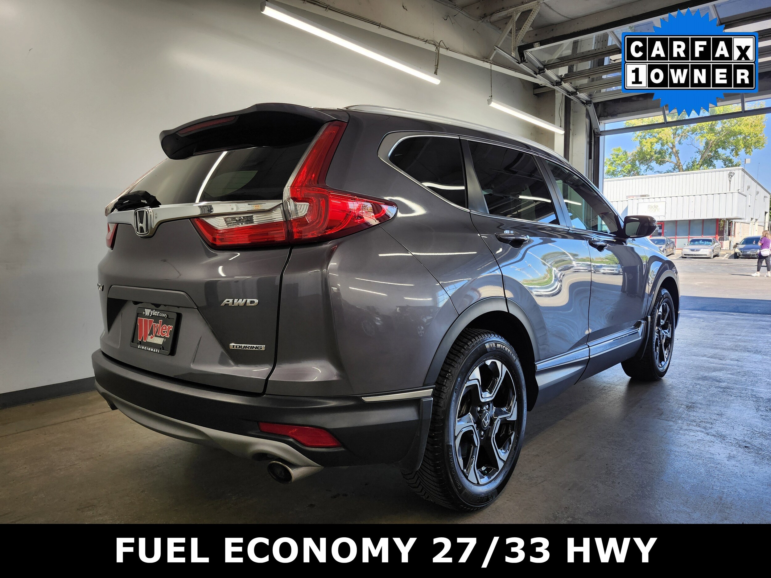 2018 Honda CR-V Touring photo 3