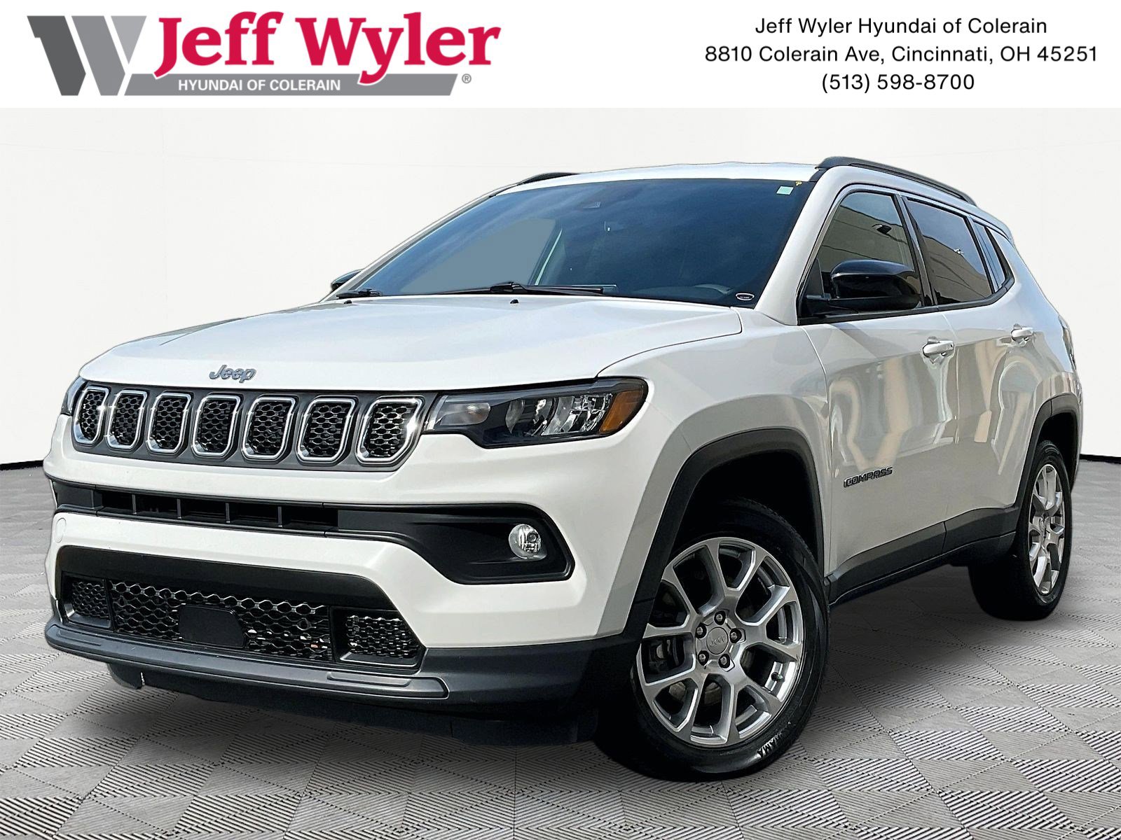 2023 Jeep Compass Latitude Lux 4X4's photo