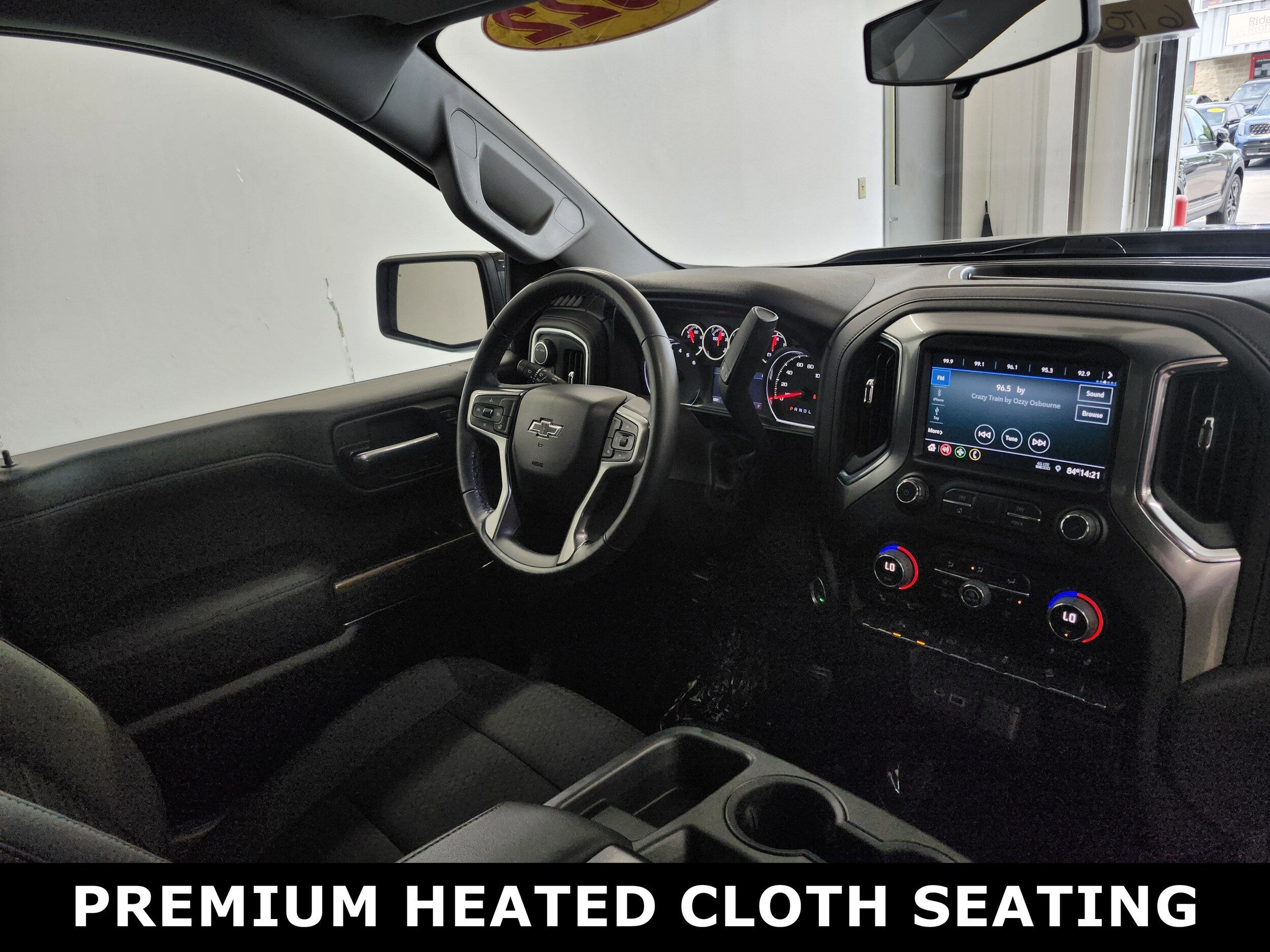 2022 Chevrolet Silverado 1500 RST photo 3