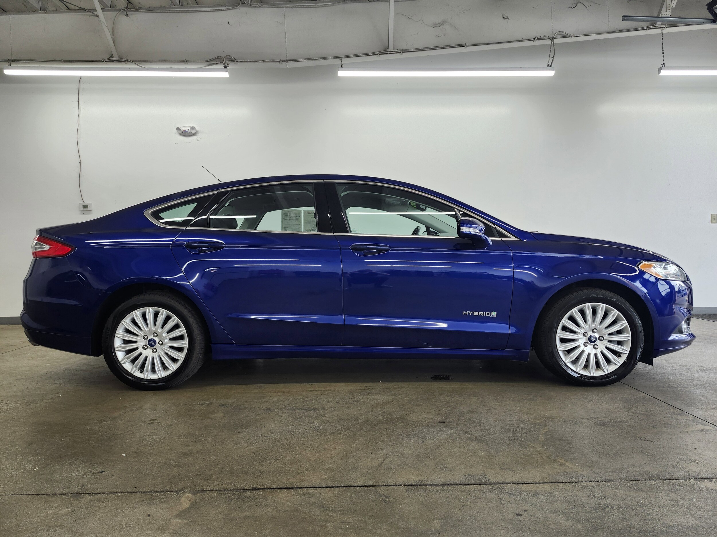 2014 Ford Fusion Hybrid SE photo 2
