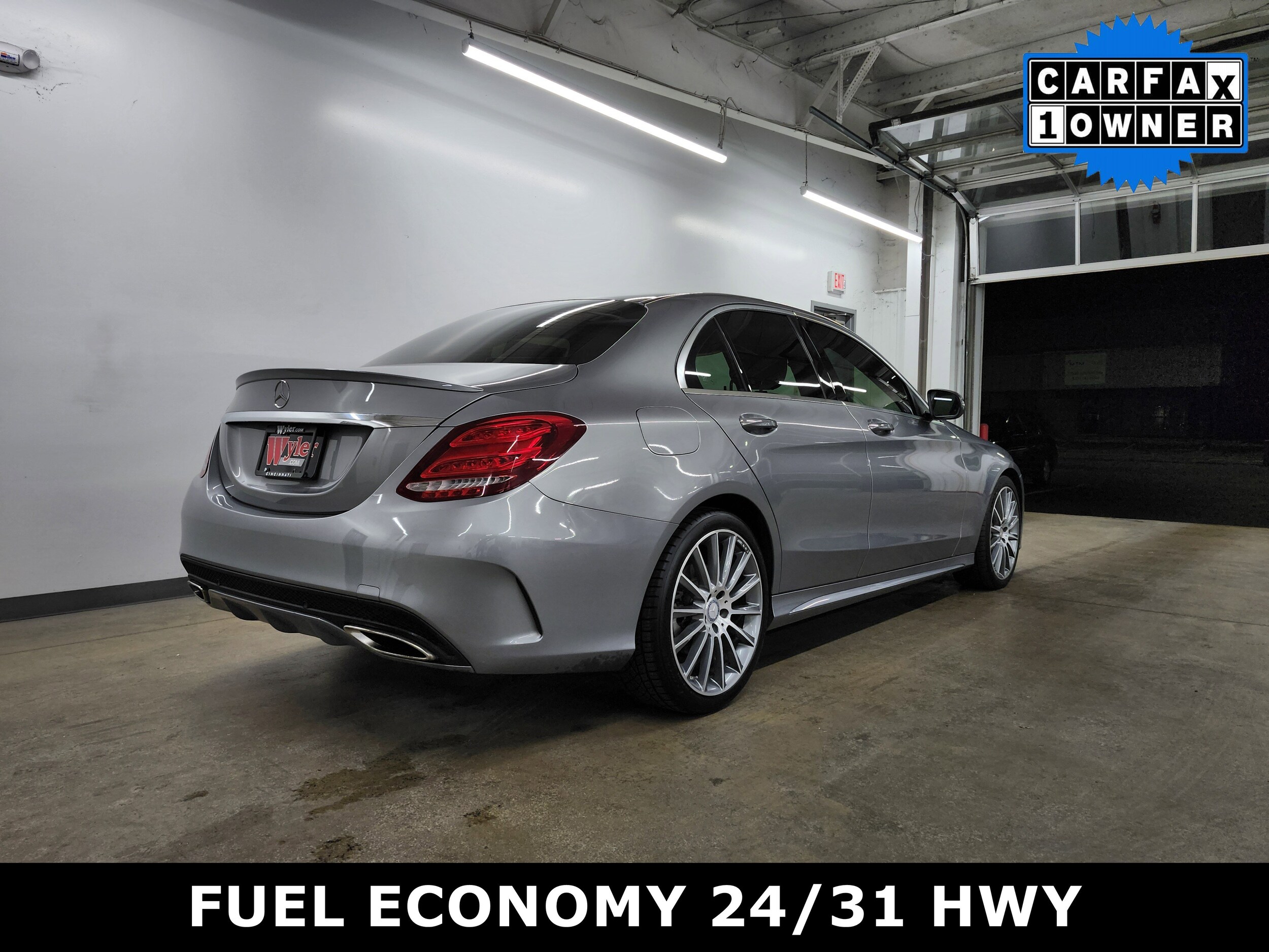 2016 Mercedes Benz C 300 4MATIC Sedan photo 3