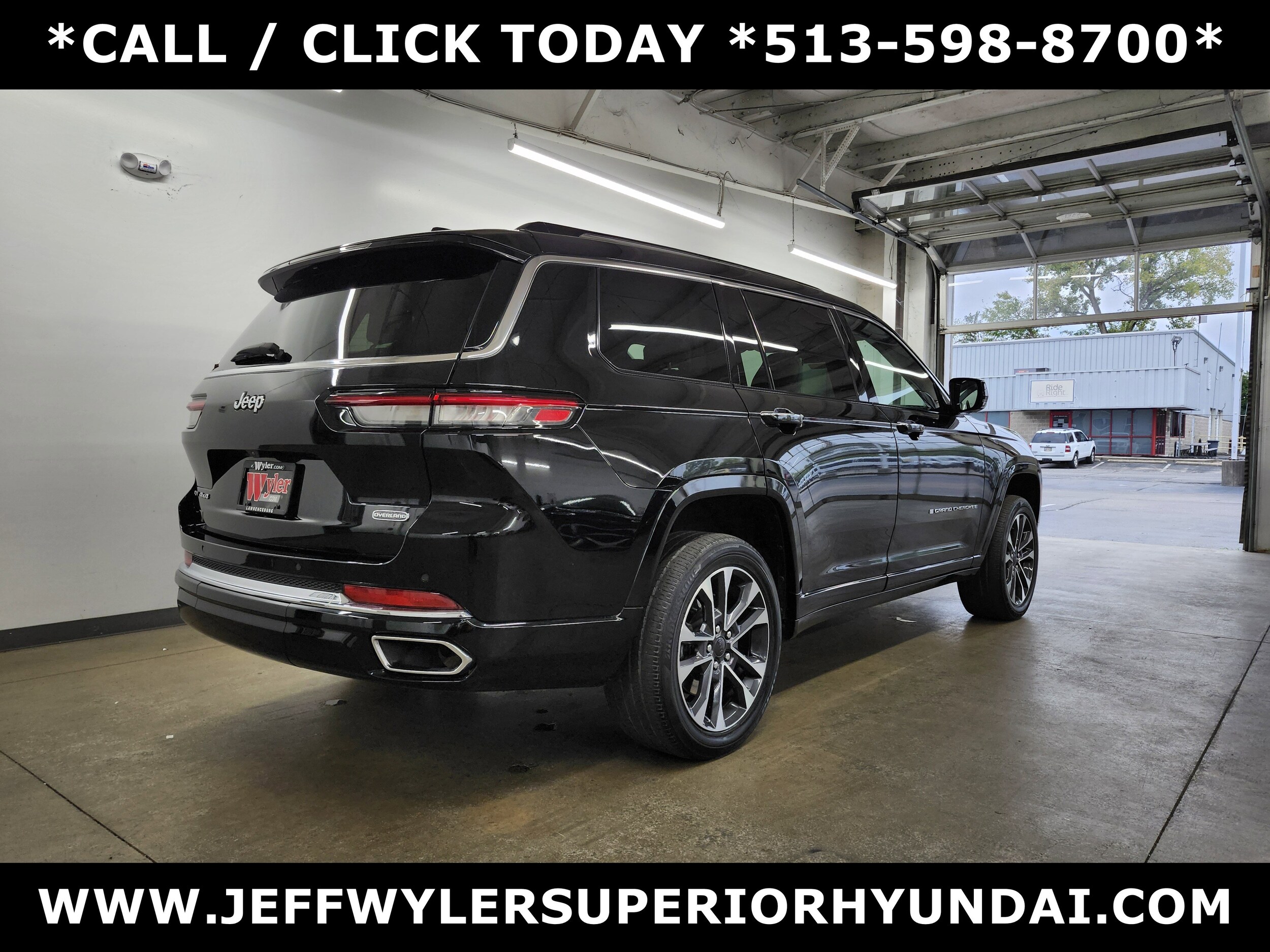 2023 Jeep Grand Cherokee Overland photo 2