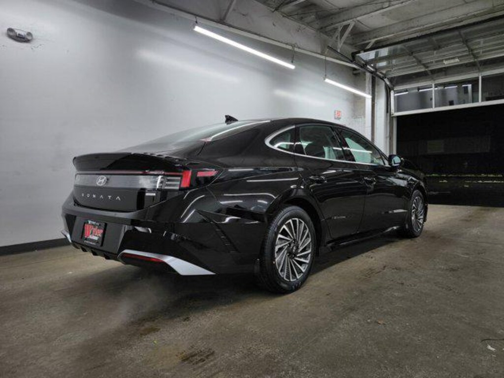 New 2026 Hyundai Sonata Hybrid SEL Sedan