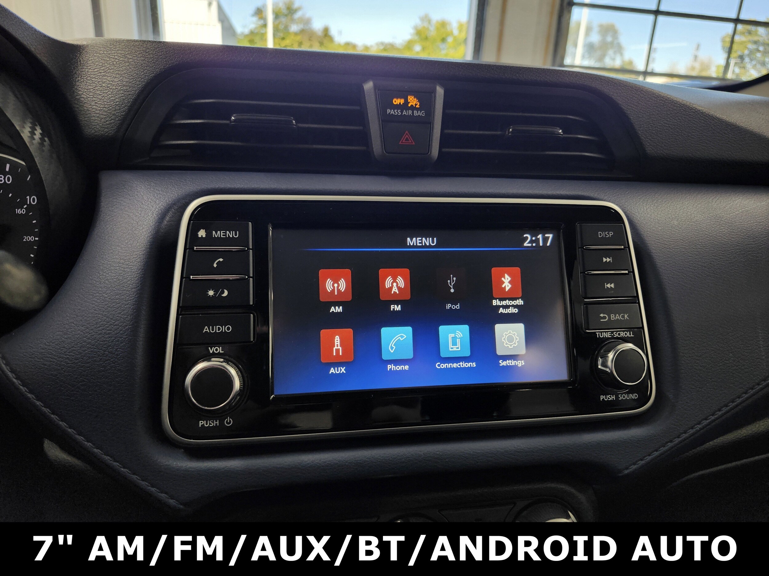 2023 Nissan Versa 1.6 SV photo 4