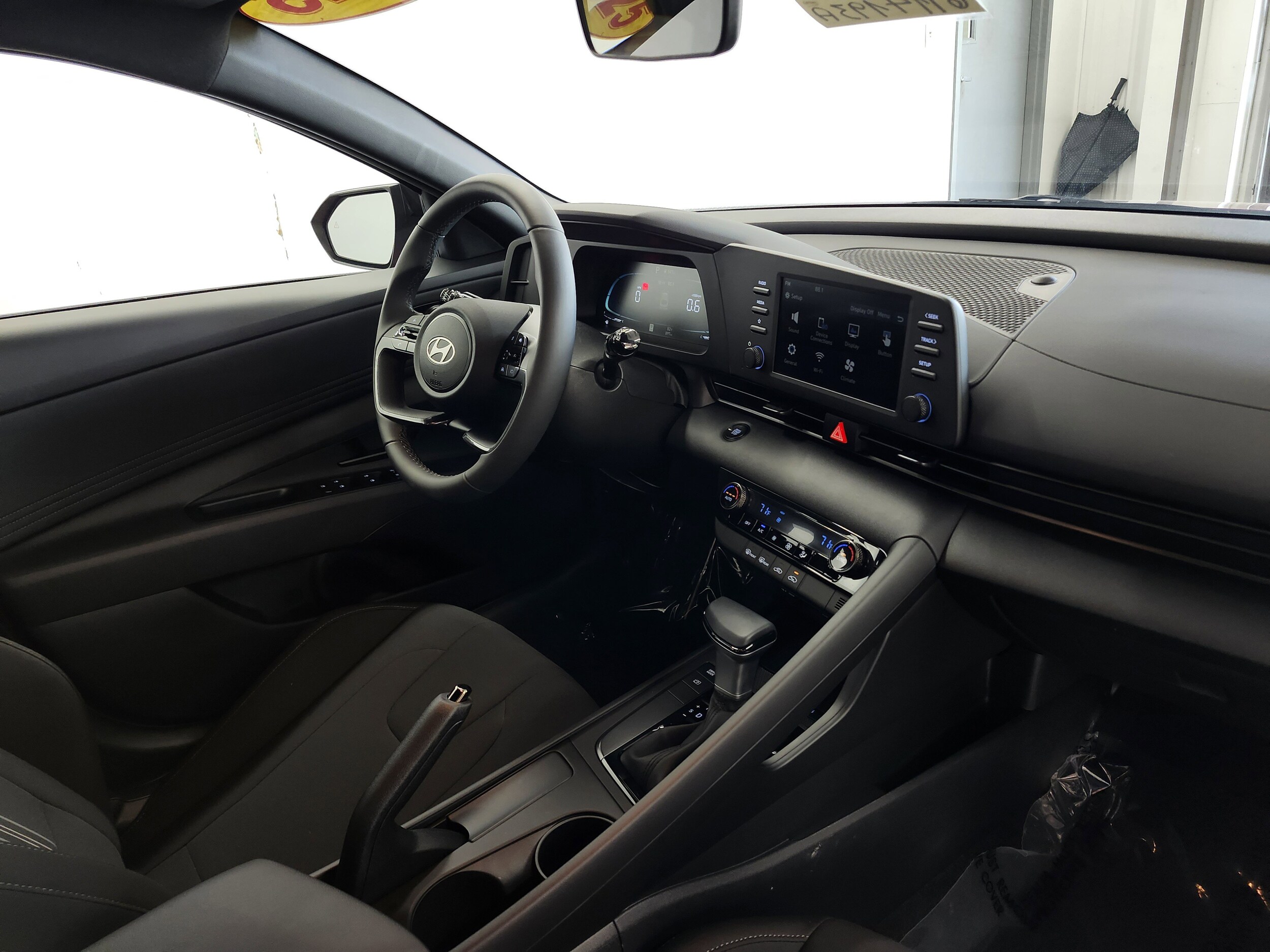 2025 Hyundai Elantra SEL Sport photo 4