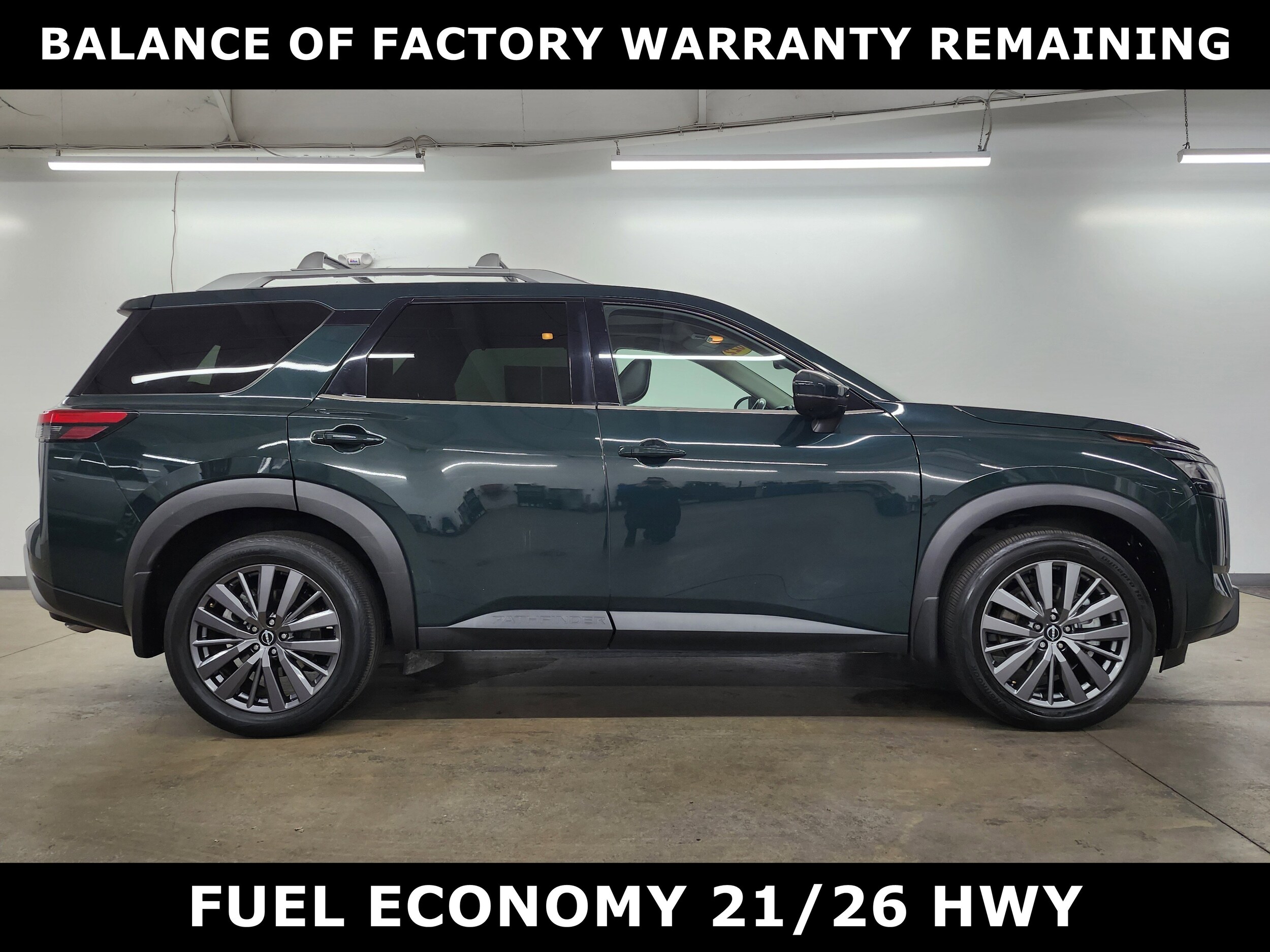 2022 Nissan Pathfinder SL photo 2