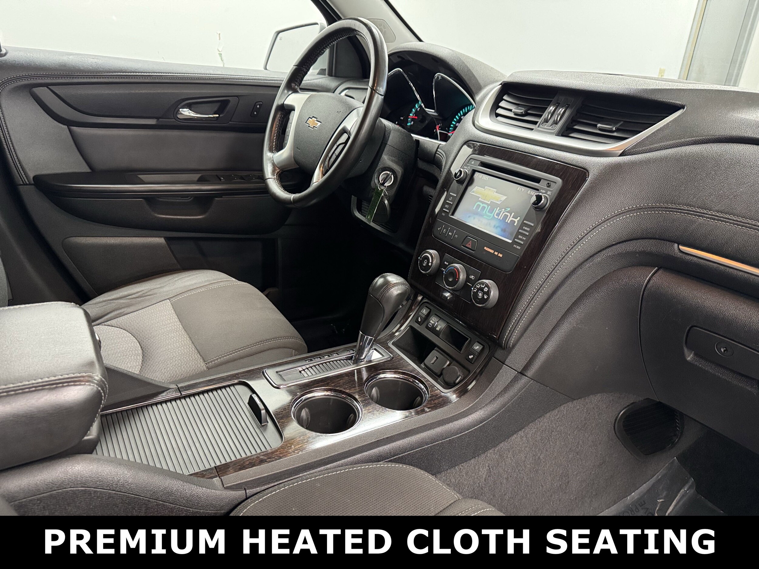 2015 Chevrolet Traverse 1LT photo 4