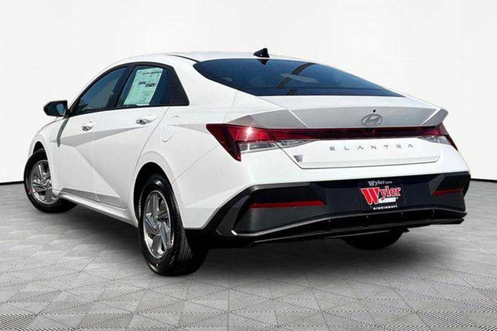 New 2026 Hyundai Elantra SE Sedan