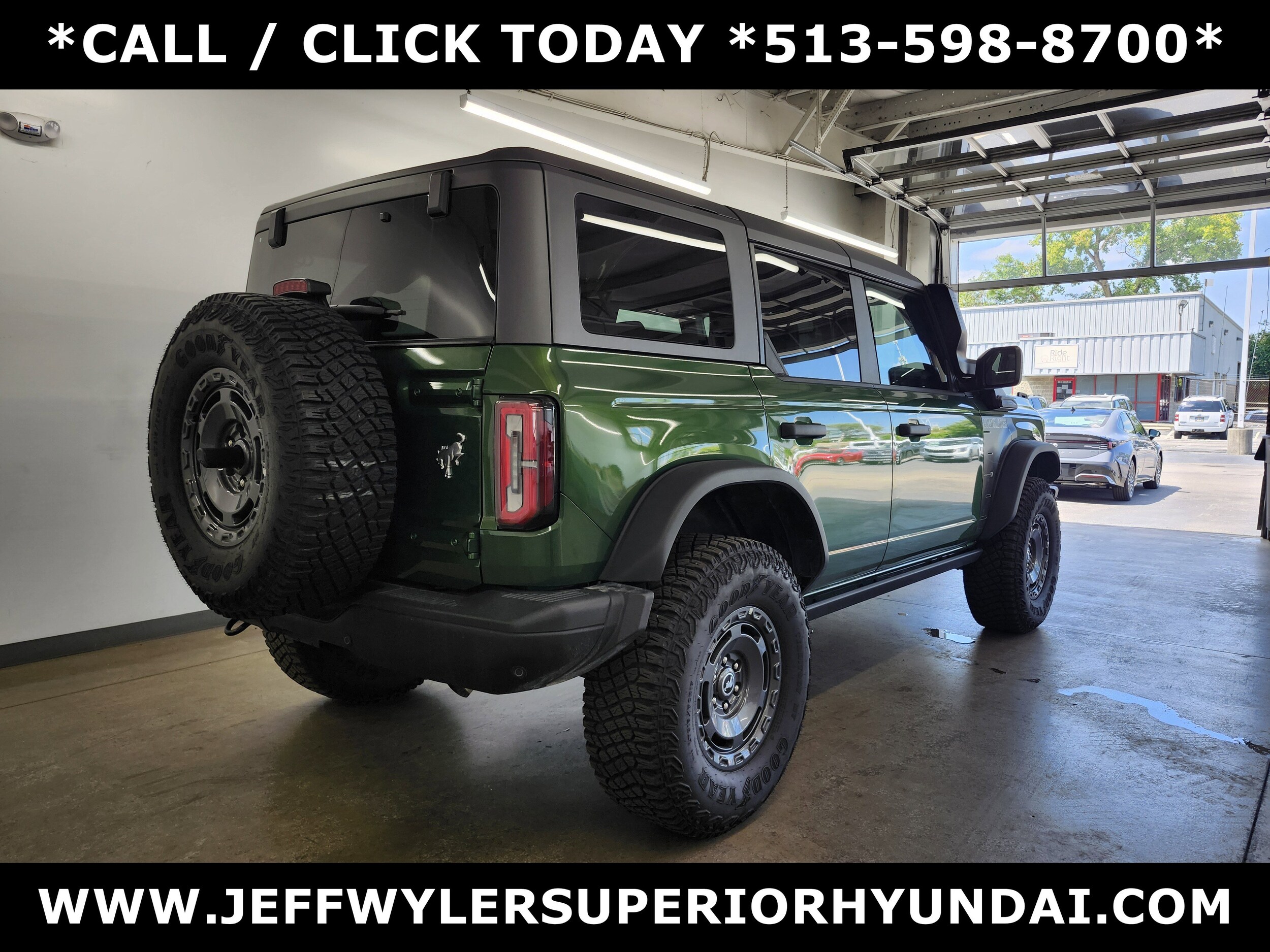 2024 Ford Bronco Everglades photo 2
