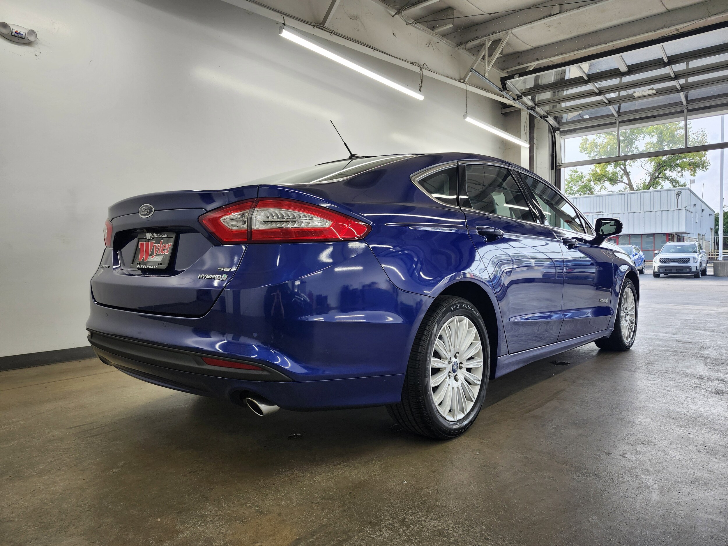 2014 Ford Fusion Hybrid SE photo 3