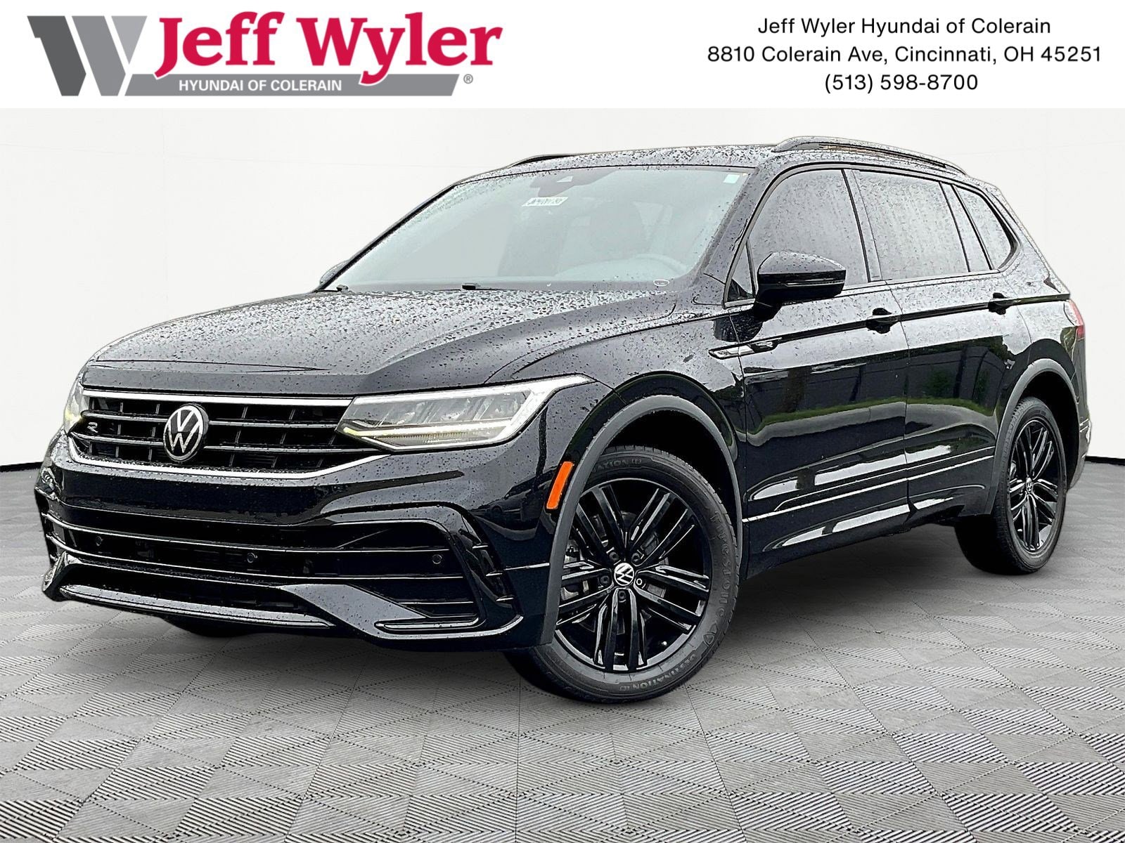 2022 Volkswagen Tiguan 2.0T SE R-Line Black's photo