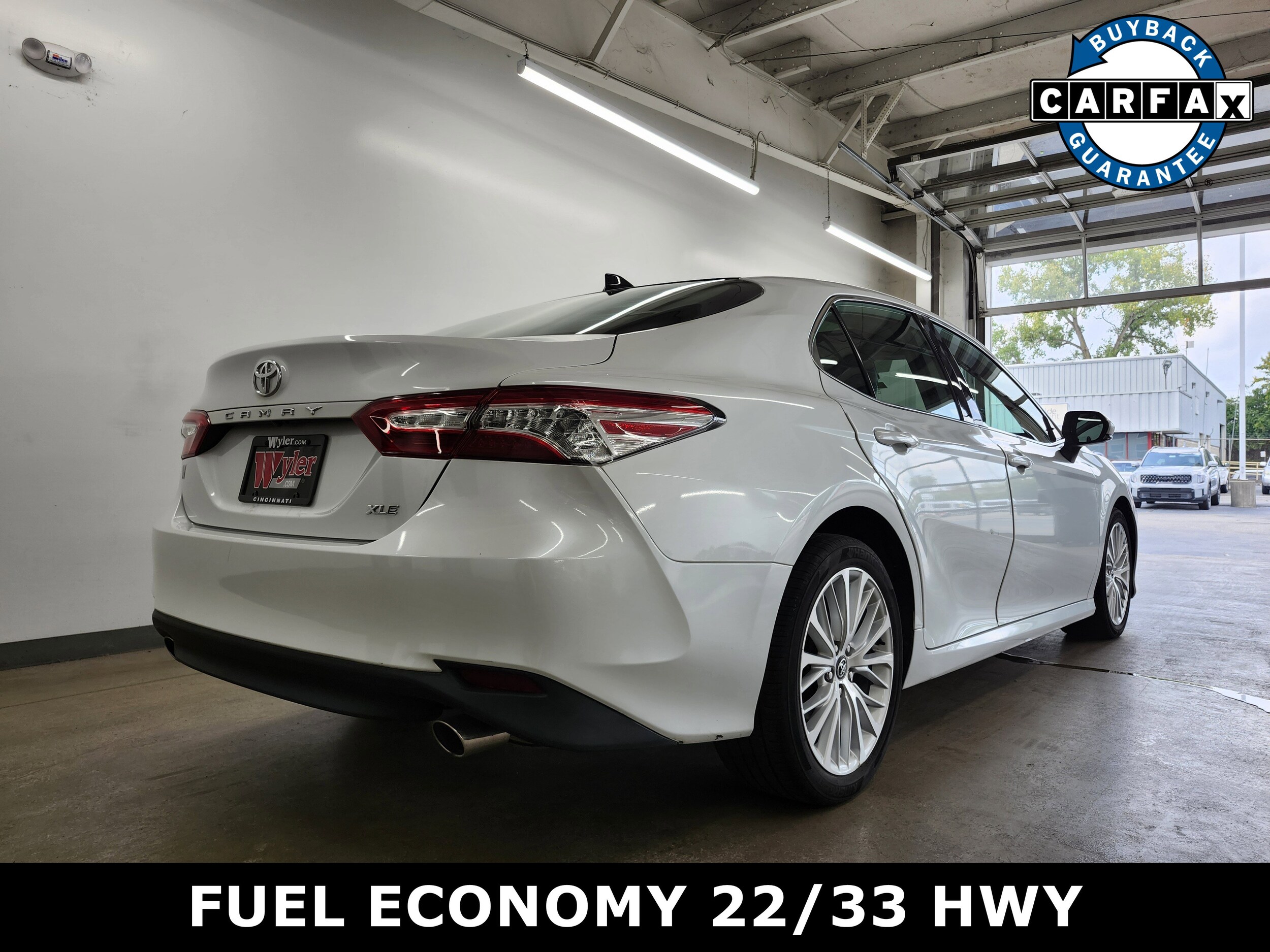 2020 Toyota Camry XLE V6 photo 2