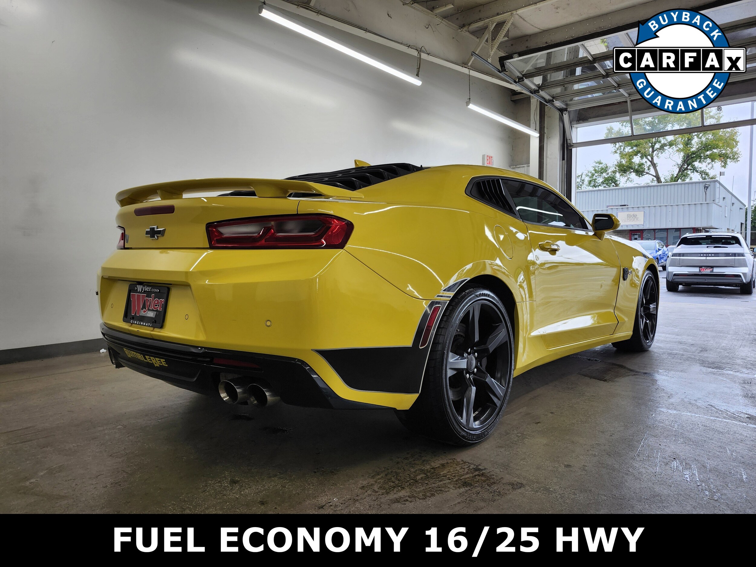 2017 Chevrolet Camaro 2SS Coupe photo 2