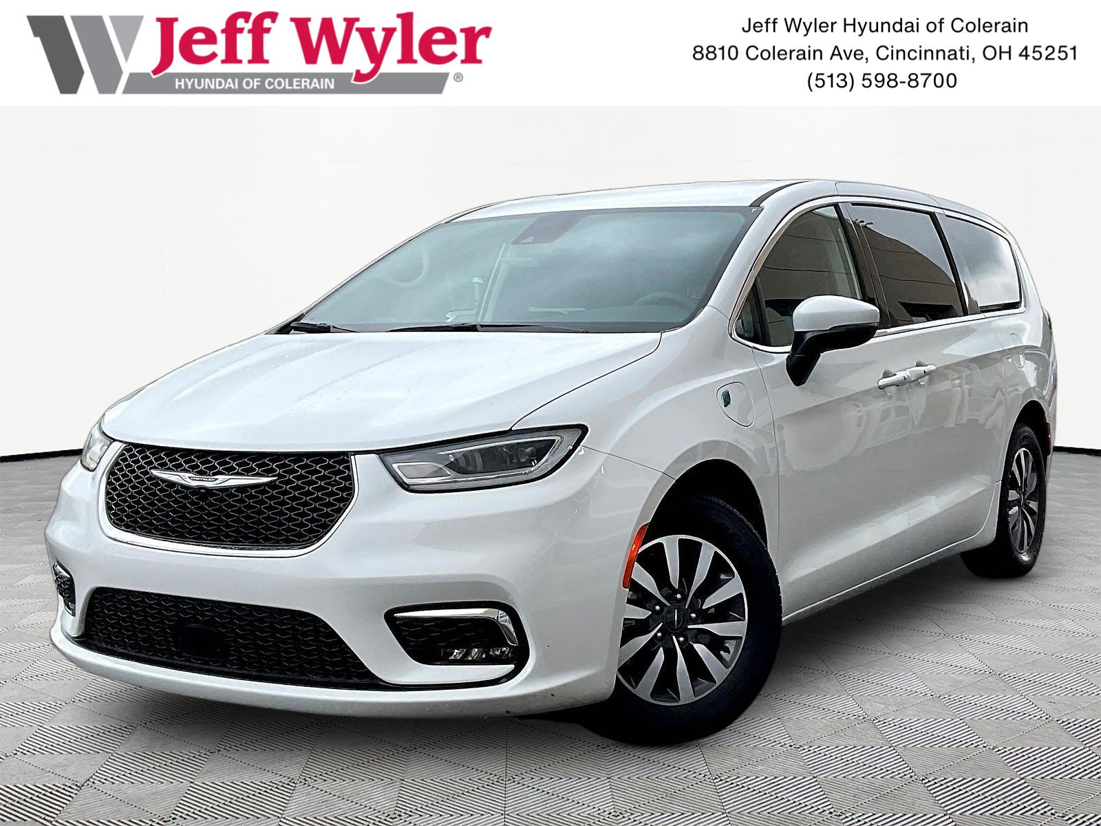 2023 Chrysler Pacifica Hybrid Touring L Hybrid's photo