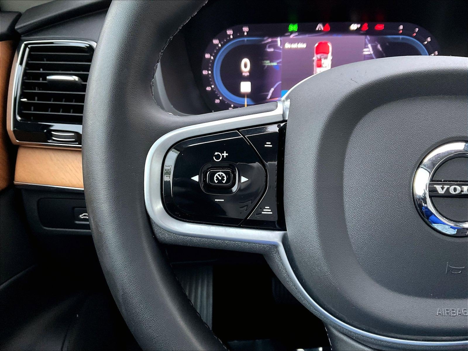 2023 Volvo XC90 Plus - Photo 11