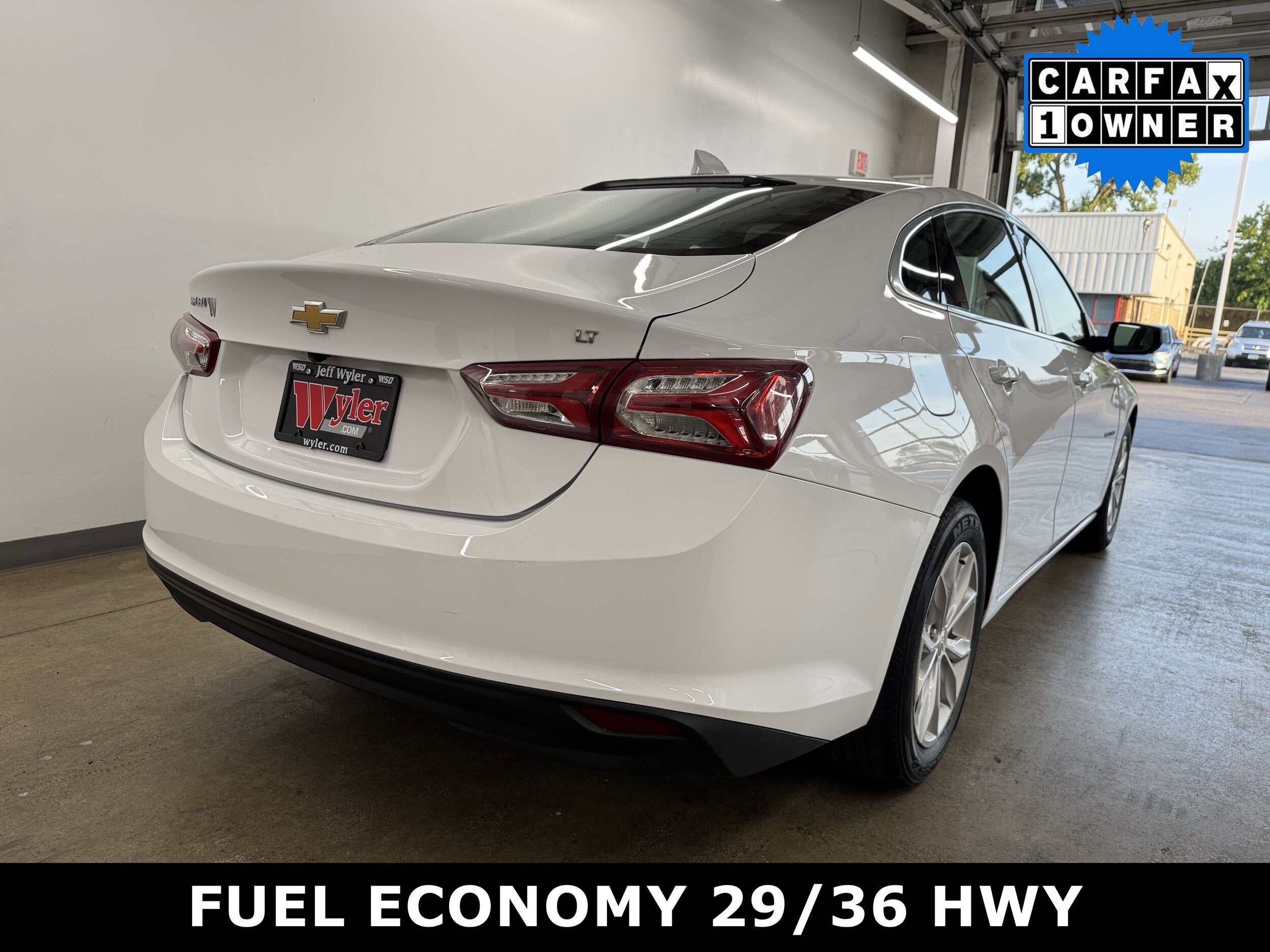 2022 Chevrolet Malibu 1LT photo 3