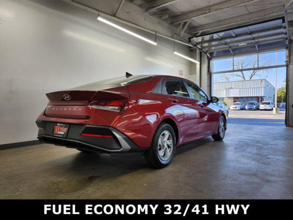 New 2026 Hyundai Elantra SE Sedan