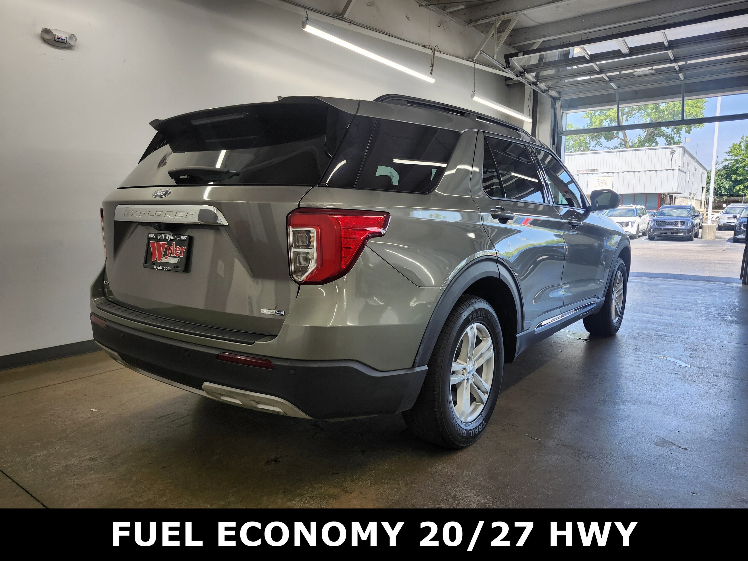 2020 Ford Explorer XLT photo 2