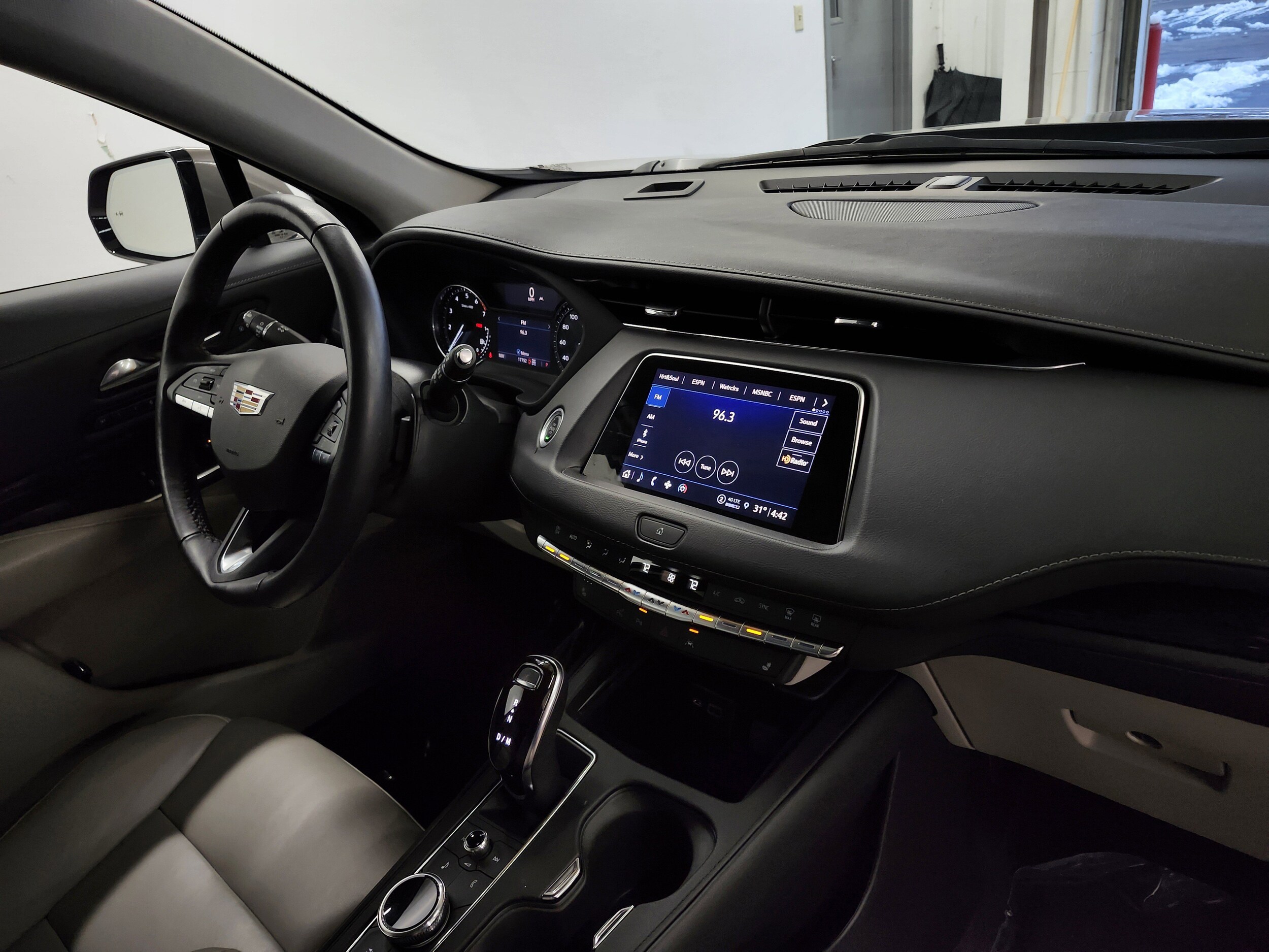 2022 Cadillac XT4 Premium Luxury photo 3