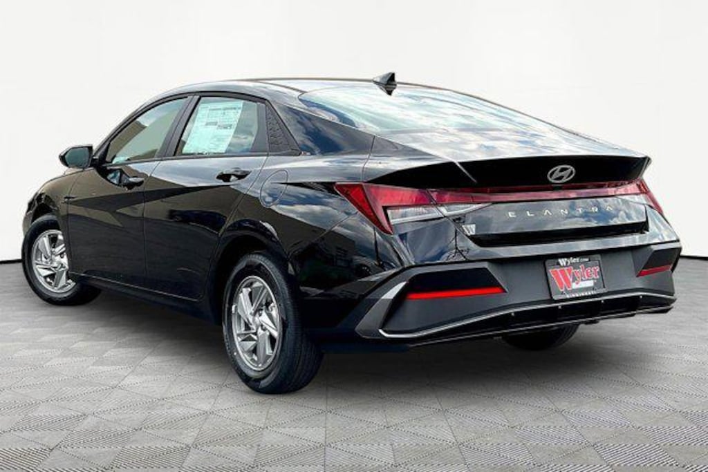 New 2026 Hyundai Elantra SE Sedan