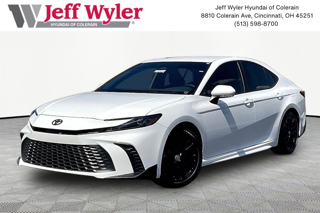 Used 2025 Toyota Camry SE Sedan