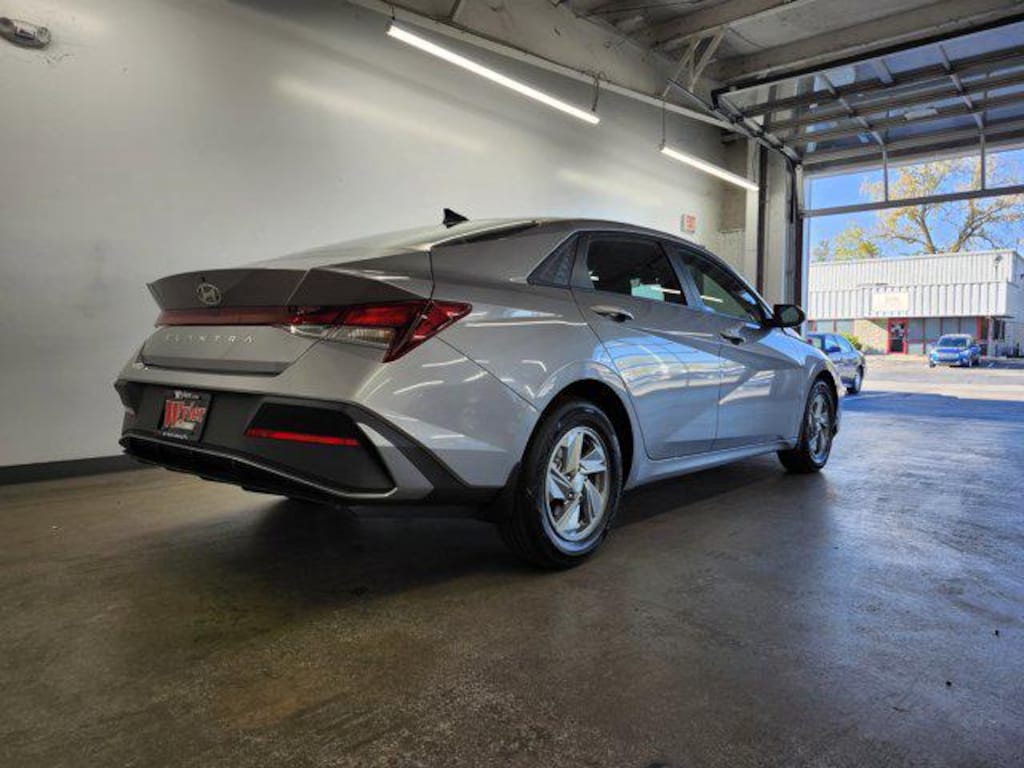 New 2026 Hyundai Elantra SE Sedan