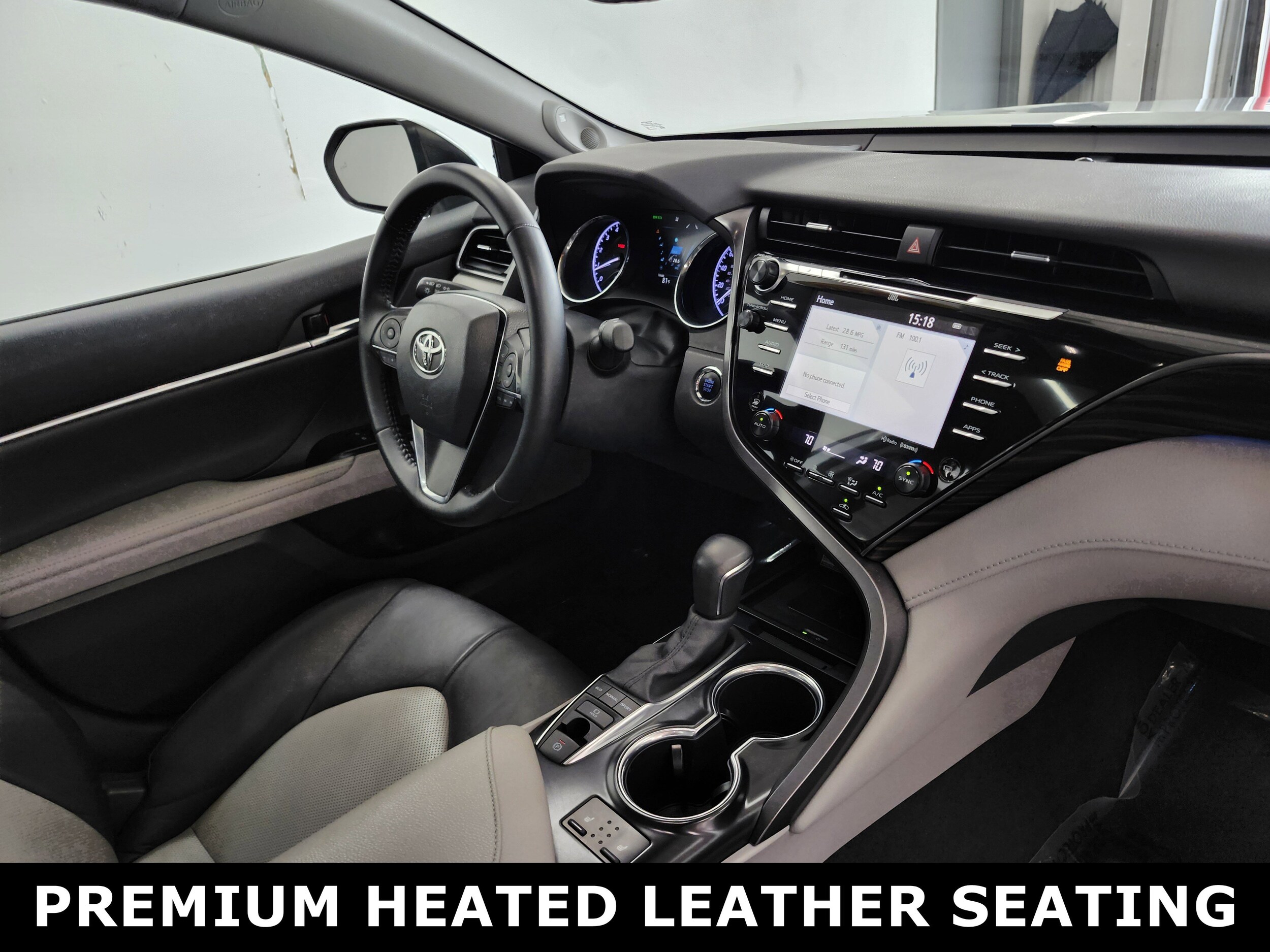 2020 Toyota Camry XLE V6 photo 3