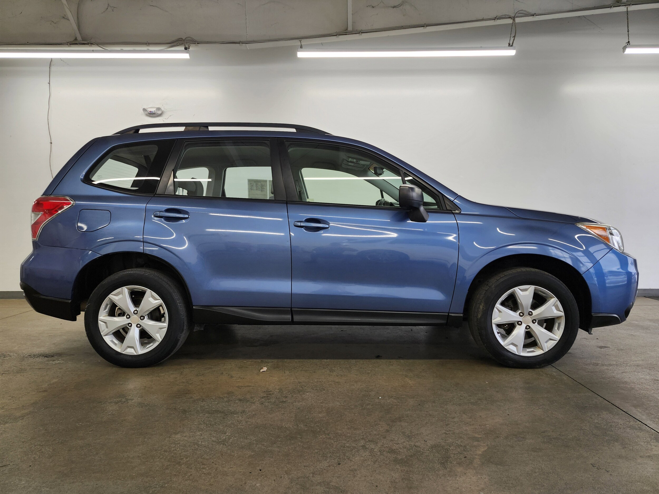 2016 Subaru Forester 2.5i photo 2