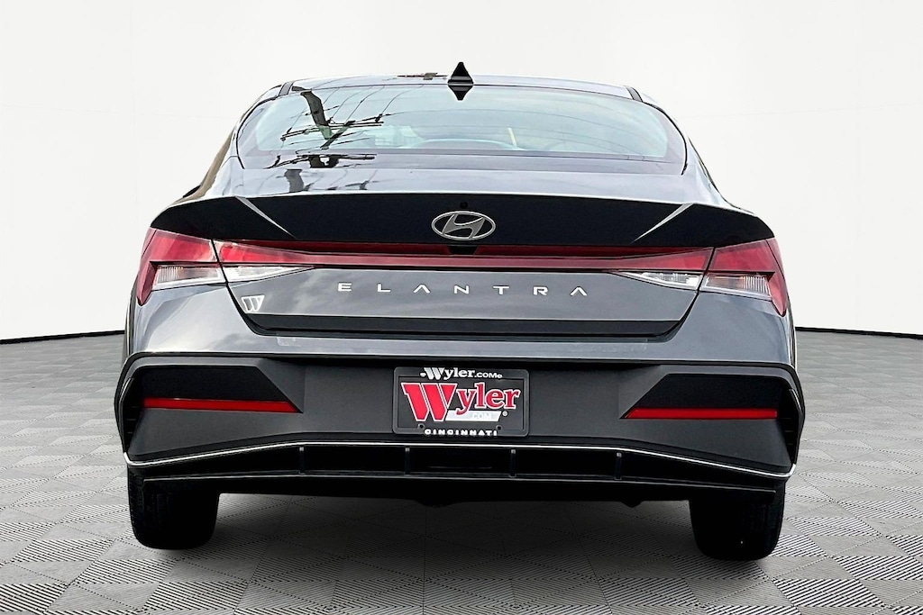 Certified 2025 Hyundai Elantra SE Sedan