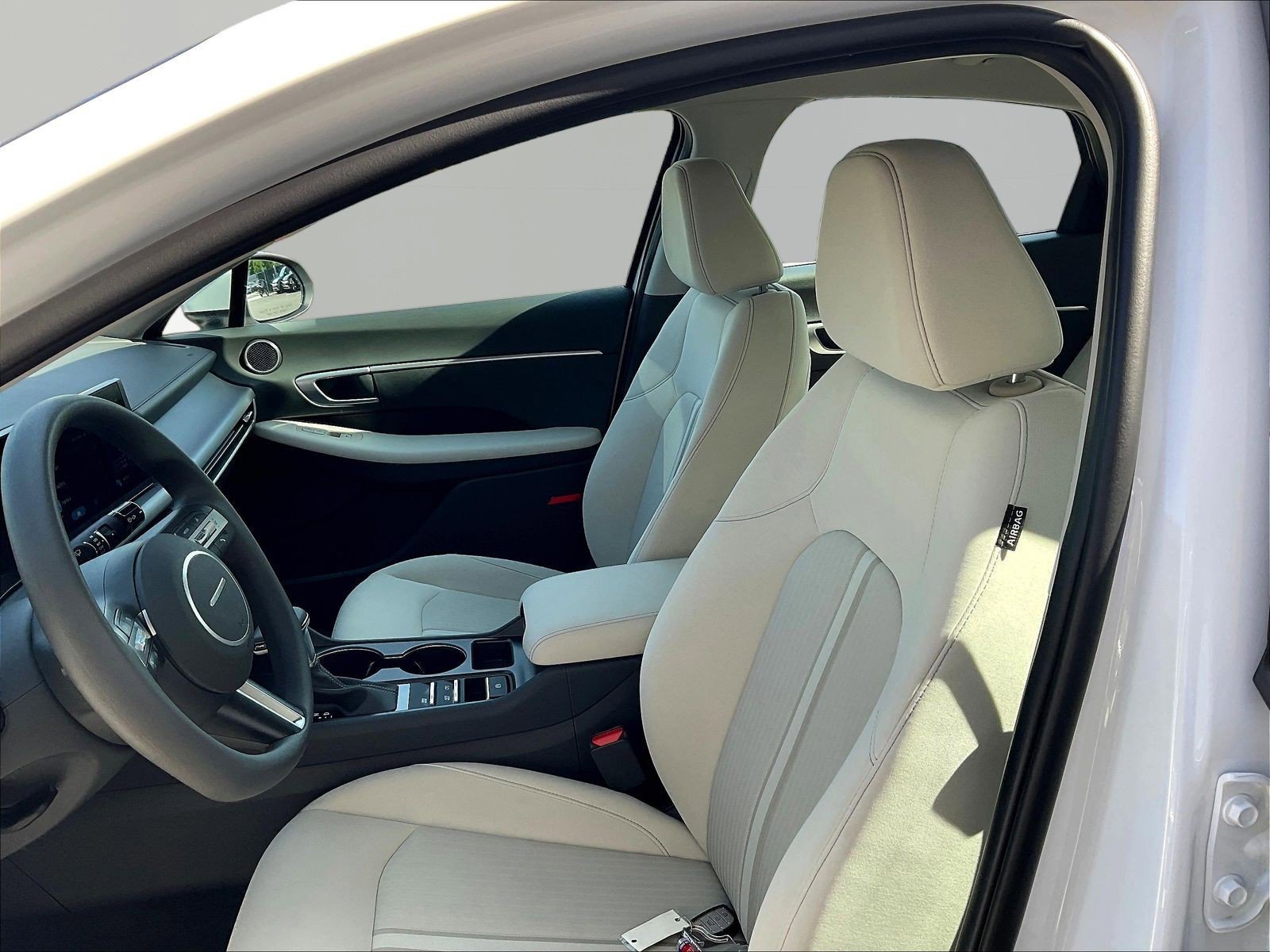 2025 Hyundai Sonata SE - Photo 21