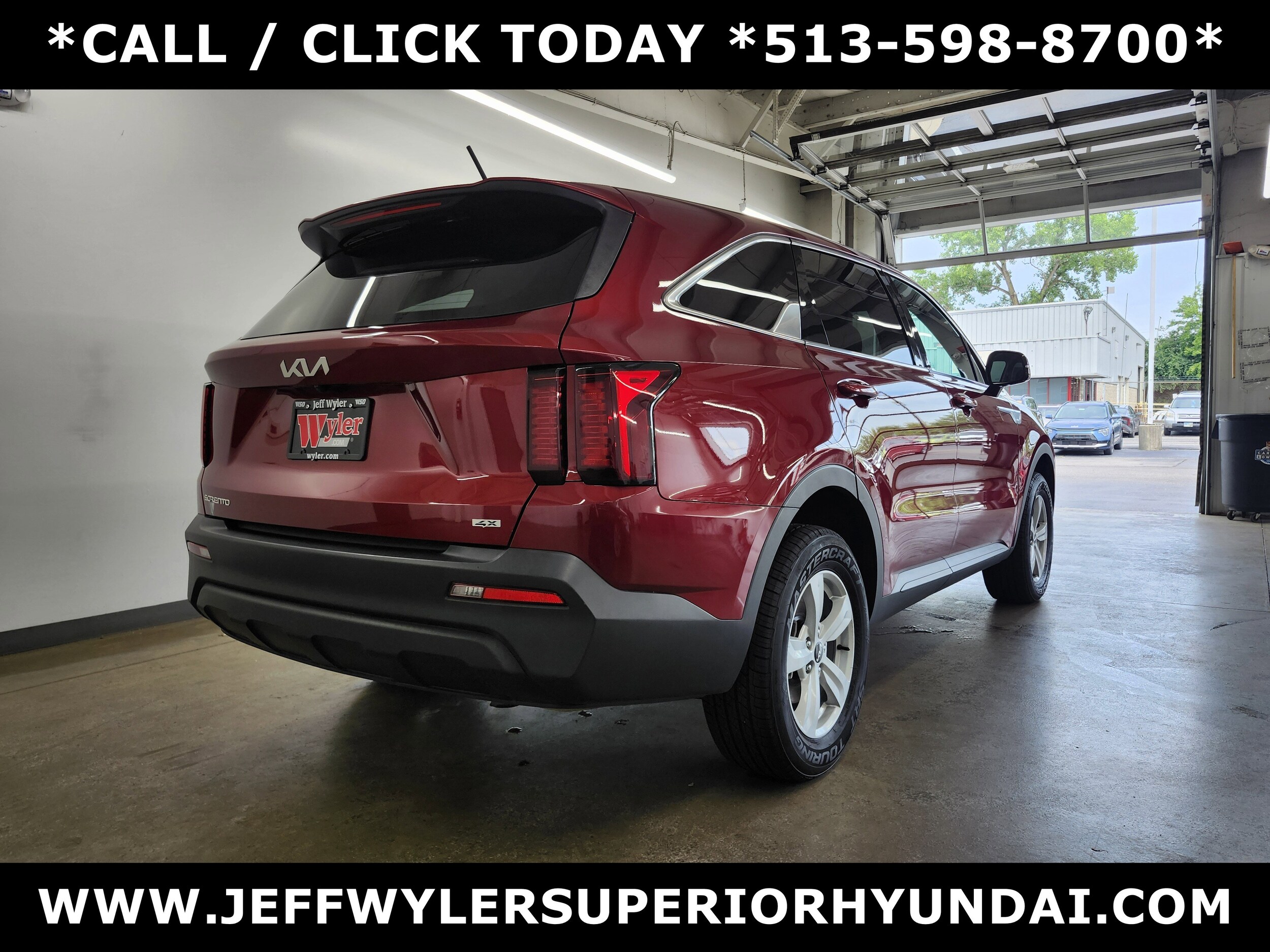 2023 Kia Sorento LX photo 2