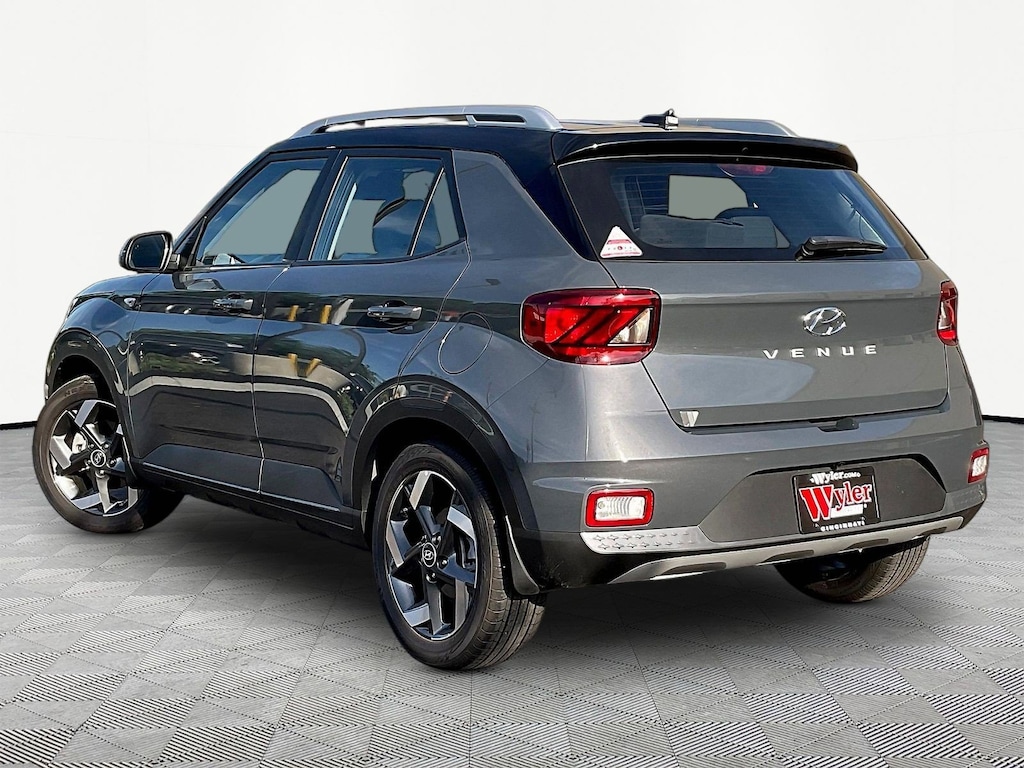 Used 2026 Hyundai Venue SEL w/Two-Tone Roof SUV