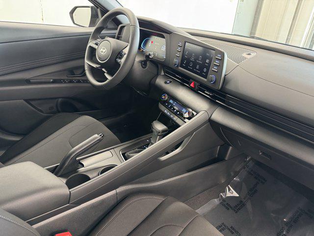 2025 Hyundai Elantra SEL Sport photo 4