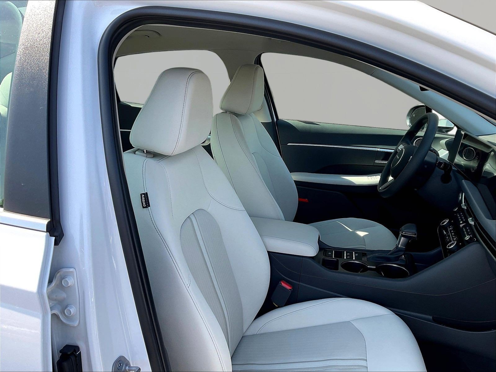 2025 Hyundai Sonata SE - Photo 28