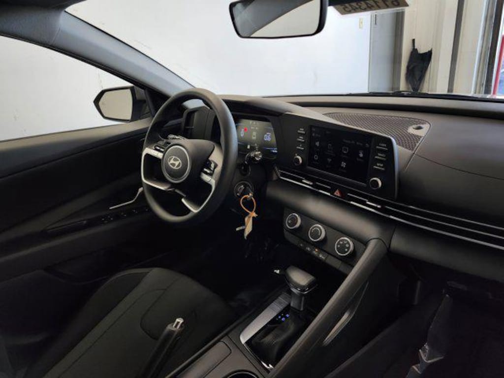 New 2026 Hyundai Elantra SE Sedan