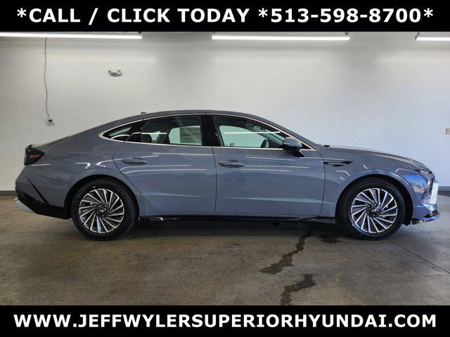 2025 Hyundai Sonata Hybrid Limited photo 2