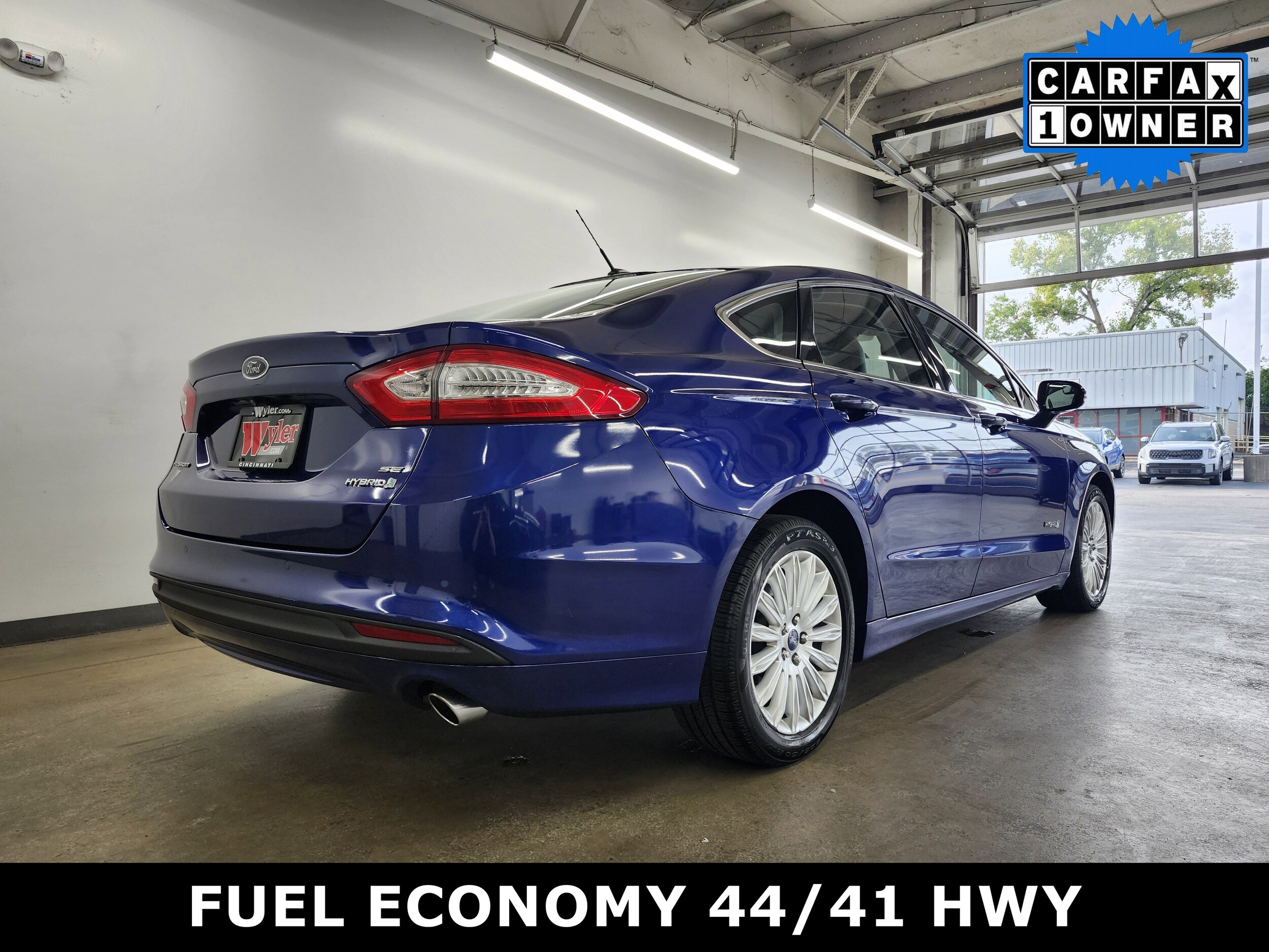 2014 Ford Fusion Hybrid SE photo 2