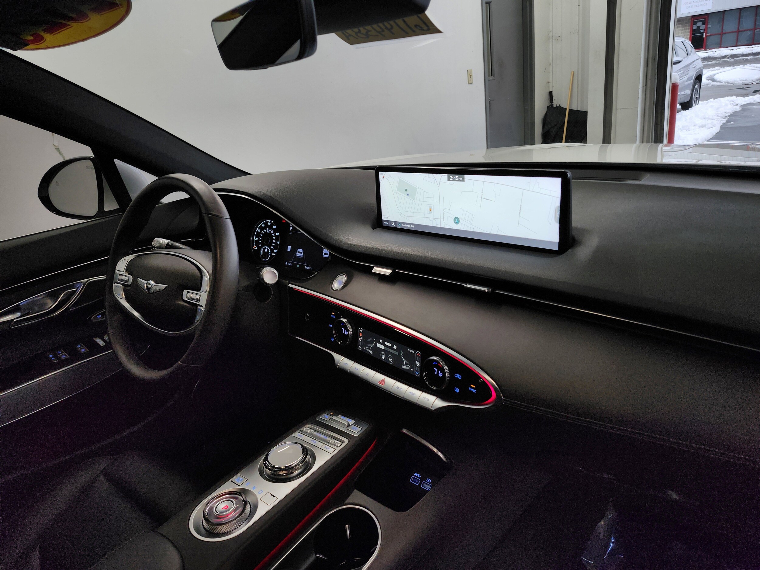 2023 Genesis GV70 2.5T photo 3