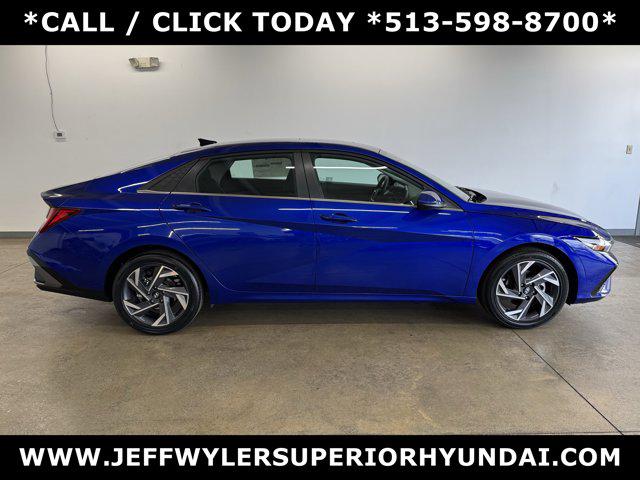 2025 Hyundai Elantra SEL Convenience photo 2