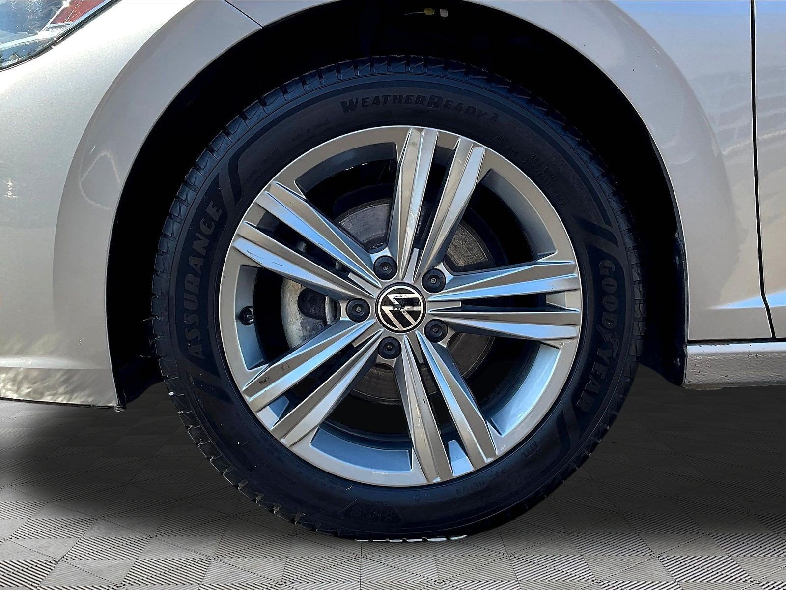 2024 Volkswagen Jetta SE - Photo 35