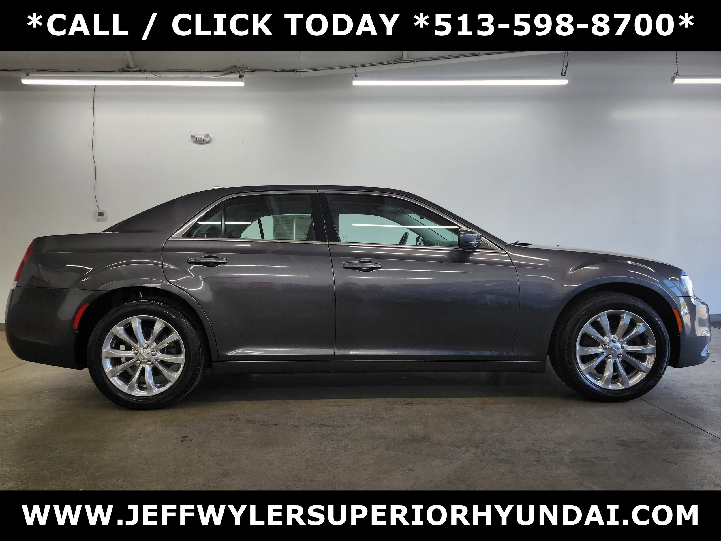 2018 Chrysler 300 Touring photo 2