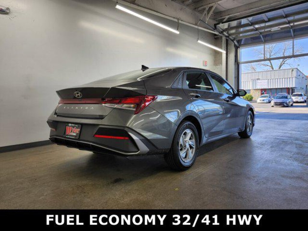New 2026 Hyundai Elantra SE Sedan