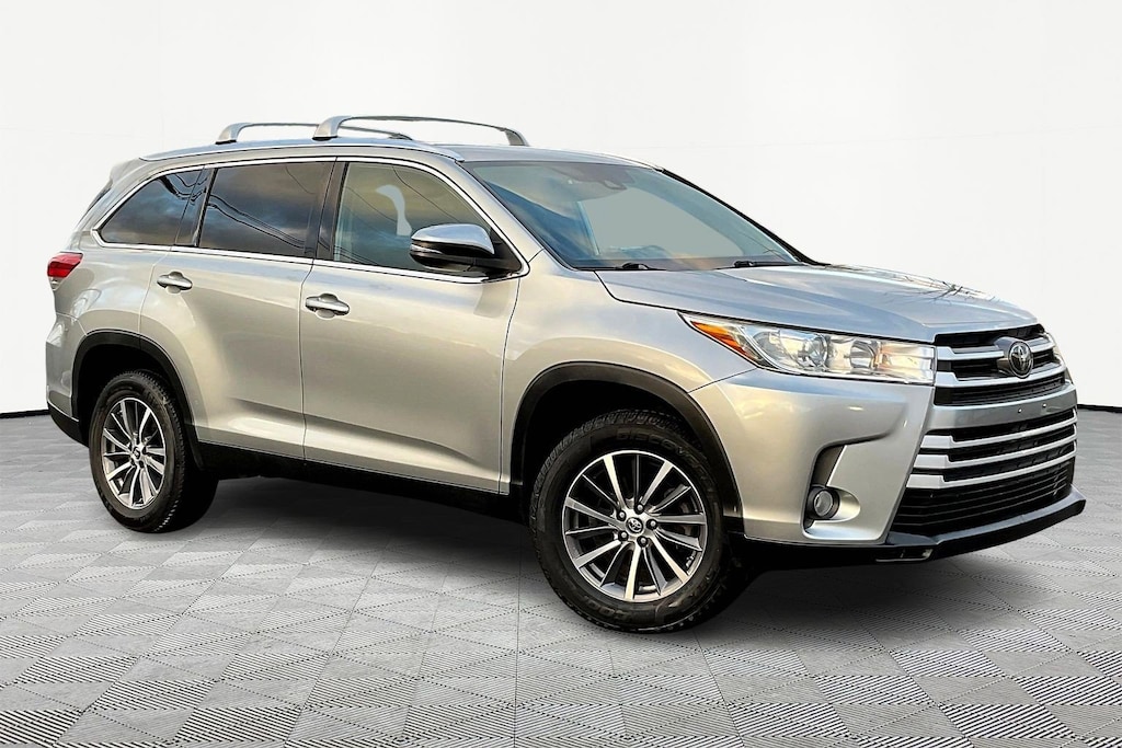 Used 2019 Toyota Highlander XLE V6 SUV