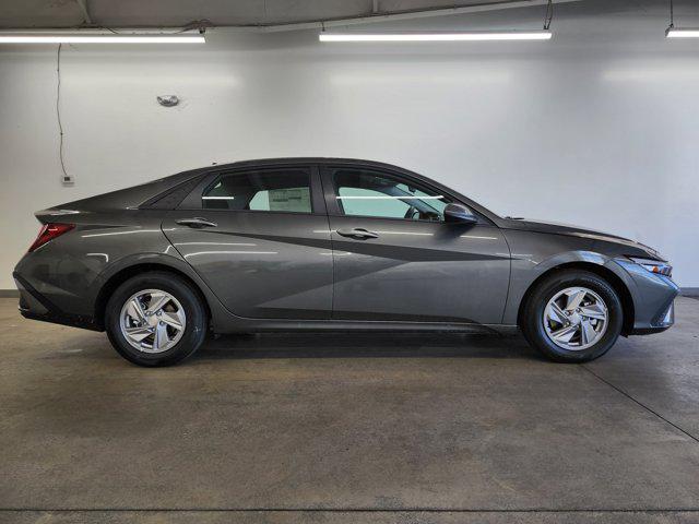 2026 Hyundai Elantra SE photo 2