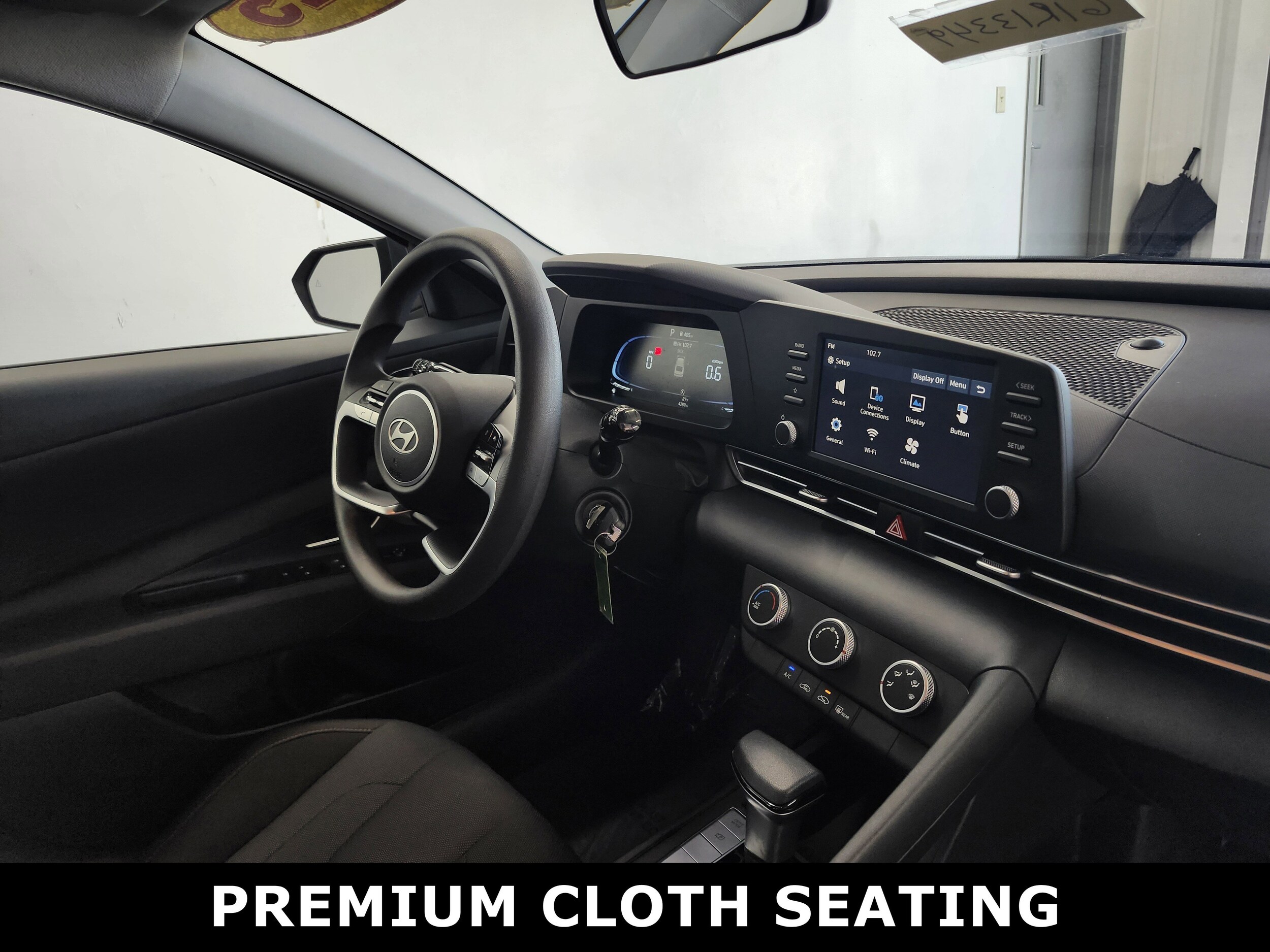 2025 Hyundai Elantra SE photo 2