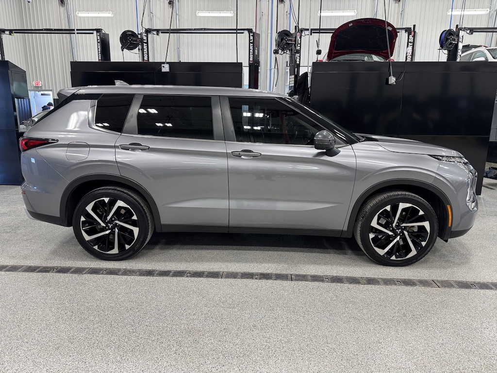 Used 2022 Mitsubishi Outlander SE CUV